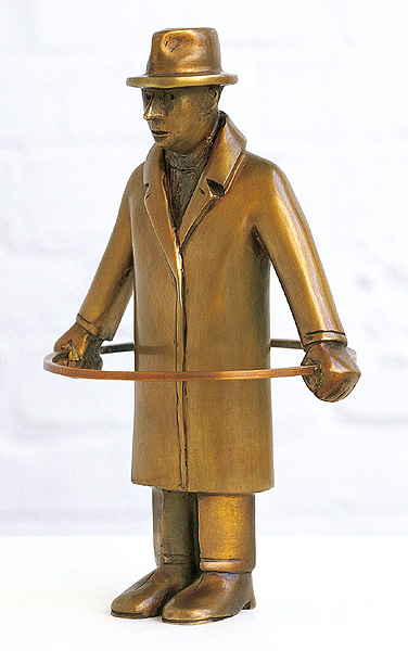  Mann mit Reifen – Noli me tangere! 