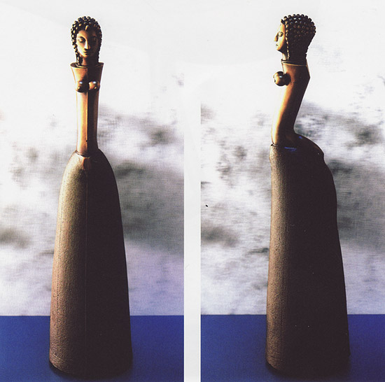  Figur mit langem Rock 